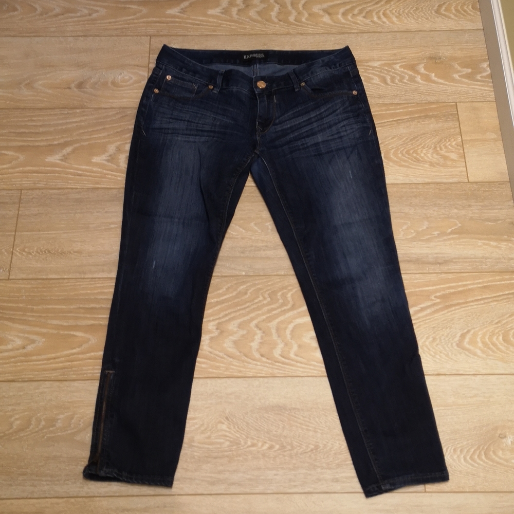Express jeans, regular fit low rise ankle jeans size 8